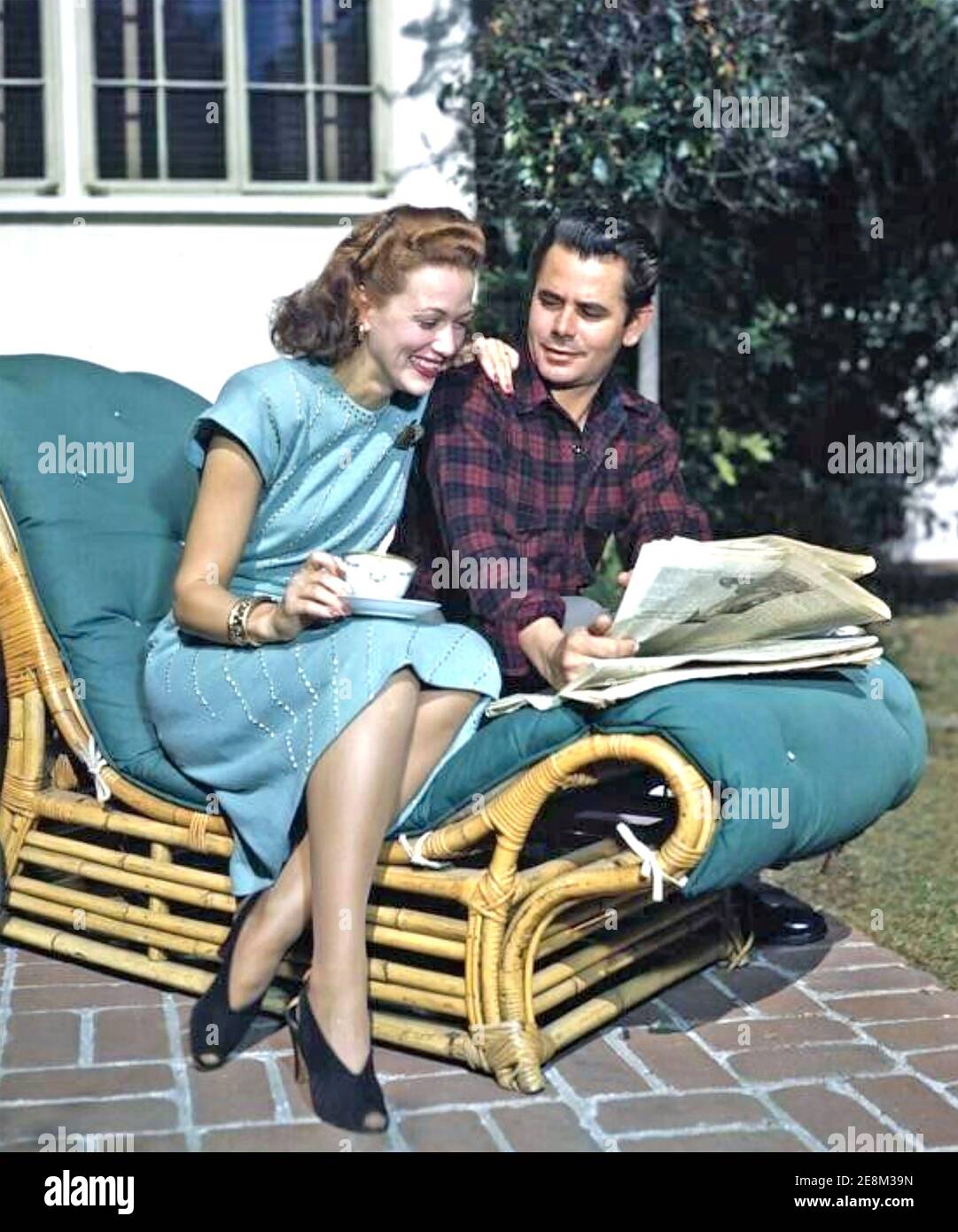 GLENN FORD (1916-2006) attore canadese-americano con la sua prima moglie Attrice Eleanor Powell circa 1943 Foto Stock