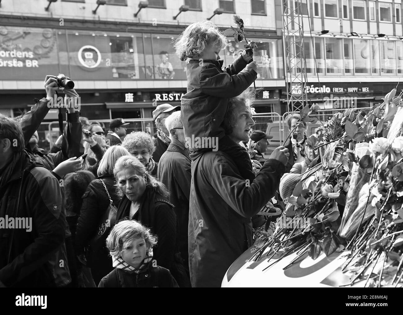 STOCCOLMA, SVEZIA - 9 APRILE 2017: Stoccolma due giorni dopo l'attentato terroristico. Foto Stock