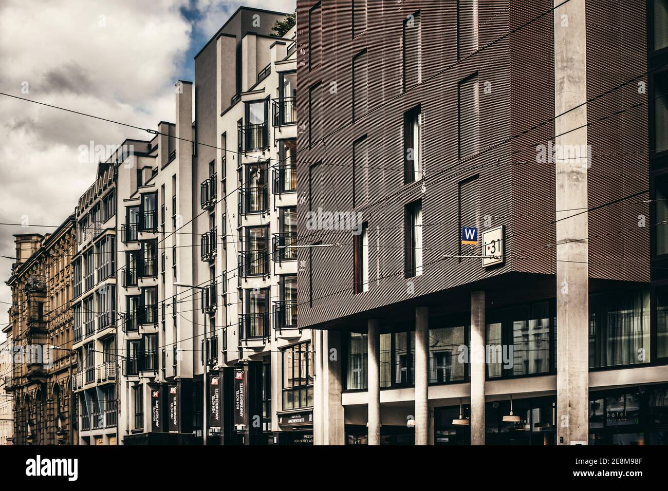 14 maggio Berlino, Germania - edifici di architettura moderna di vetro e metall a Berlino Foto Stock