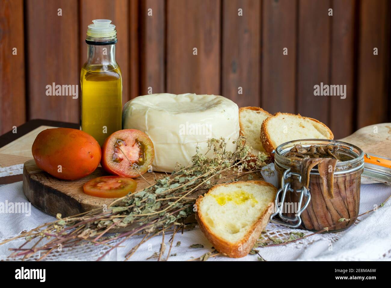 Pane, pomodoro, acciuga, cibo siciliano Foto Stock