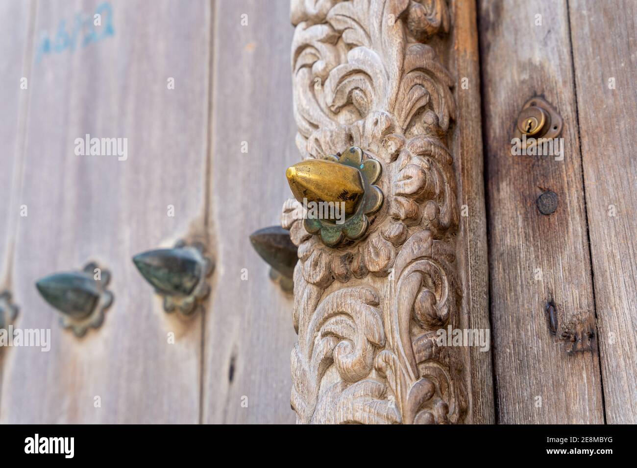 Vecchie porte tradizionali. Stone Town, Zanzibar, Tanzania. Foto Stock