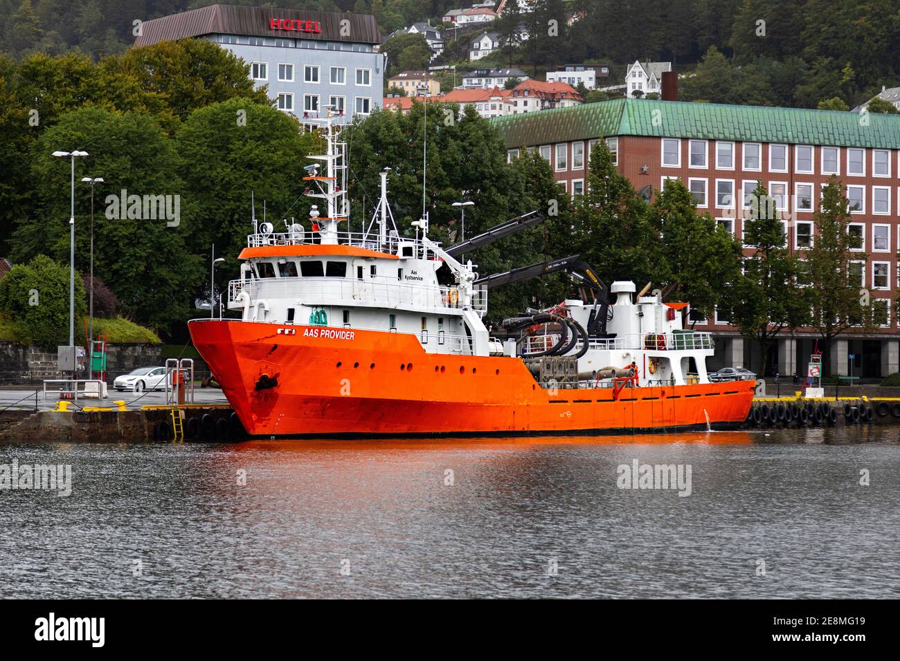 Ricerca / indagine nave e rimorchiatore AAS Provider nel porto di Bergen, Norvegia Foto Stock