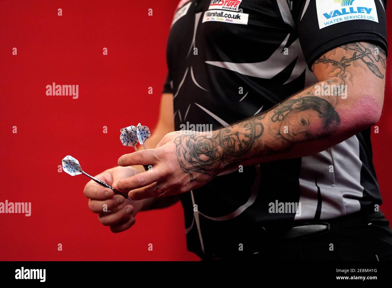 Freccette di Gerwyn Price durante il terzo giorno del torneo Ladbrokes Masters 2021 alla Marshall Arena, Milton Keynes. Data immagine: Domenica 31 gennaio 2021. Foto Stock