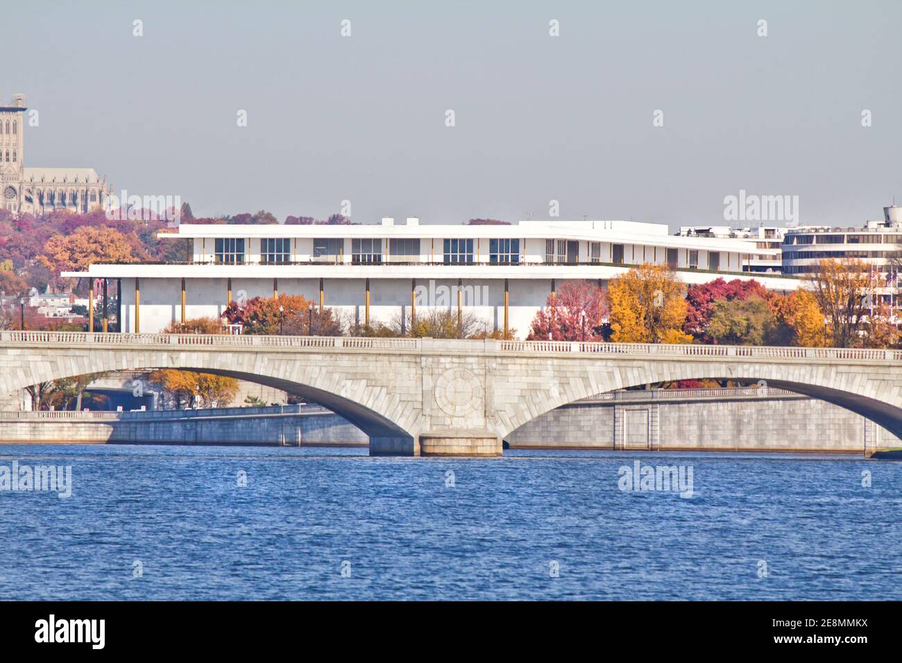 Kennedy Art Center sullo sfondo del Memorial Bridge, Washington, DC Foto Stock