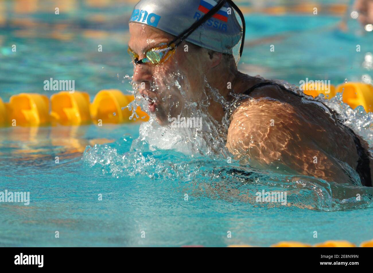 La Russia Elena Bogomazova compete sulla semifinale femminile da 100 metri durante il Nuoto Open EDF al Lagardere di Parigi, Francia, il 4 agosto 2007.Foto di Stephane Kempinaire/Cameleon/ABACAPRESS.COM Foto Stock