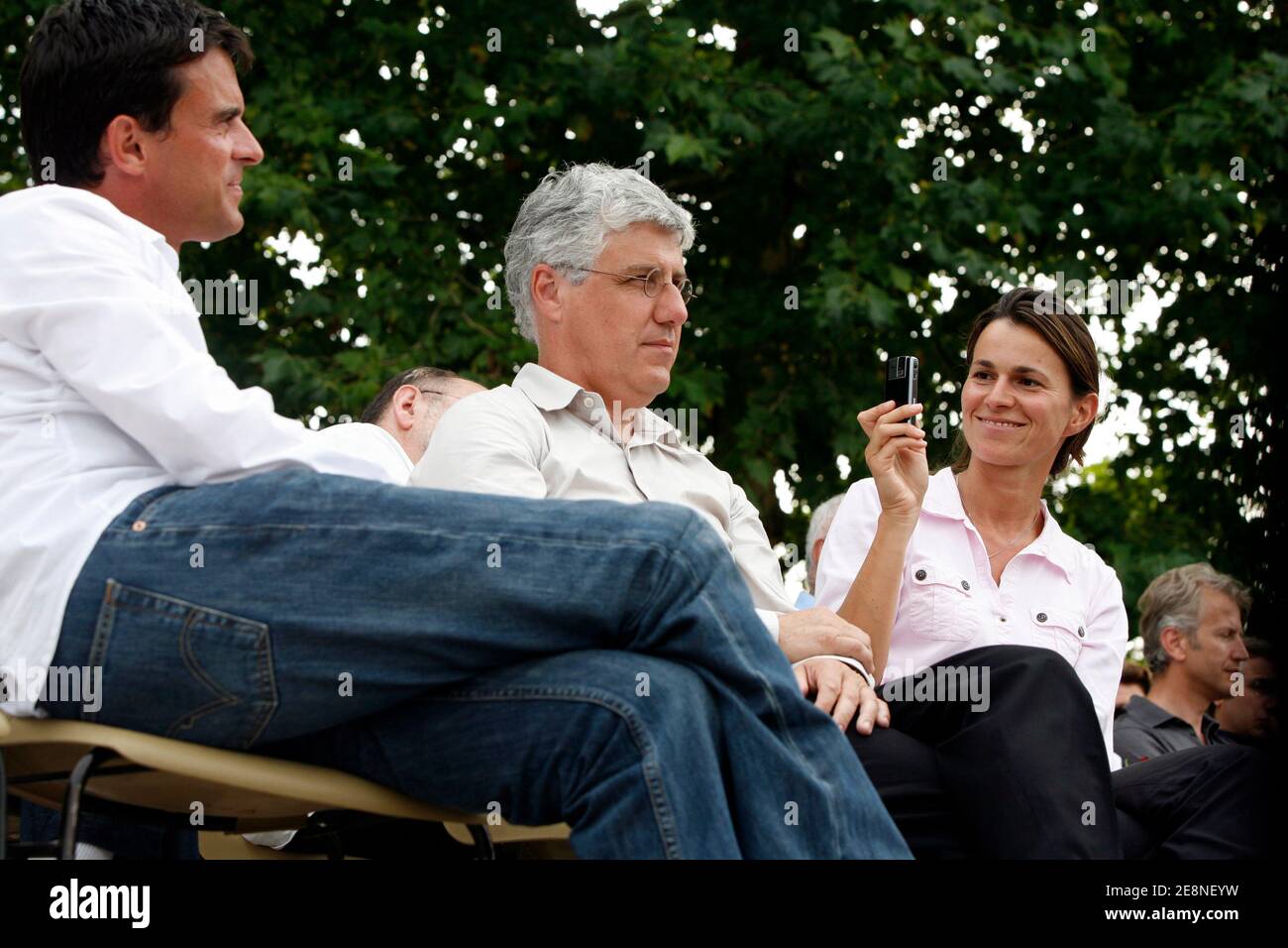 Il vice Philippe Martin di Gers e il vice Aurele Filippetti di Moselle partecipano all'annuale Fete de la Rose (Festa delle rose) a Frangy en Bresse, in Francia, il 26 agosto 2007. Foto di Axelle de russe/ABACAPRESS.COM Foto Stock