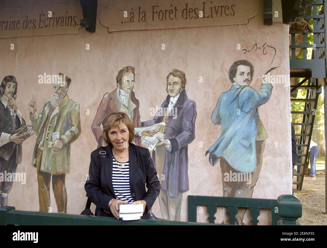 L'ex primo ministro Edith Cresson al 12 ° 'Foret Des Livres' per firmare il suo nuovo libro a Chanceaux-Pres-Loches, Francia il 26 agosto 2007. Foto di Giancarlo Gorassini/ABACAPRESS.COM Foto Stock