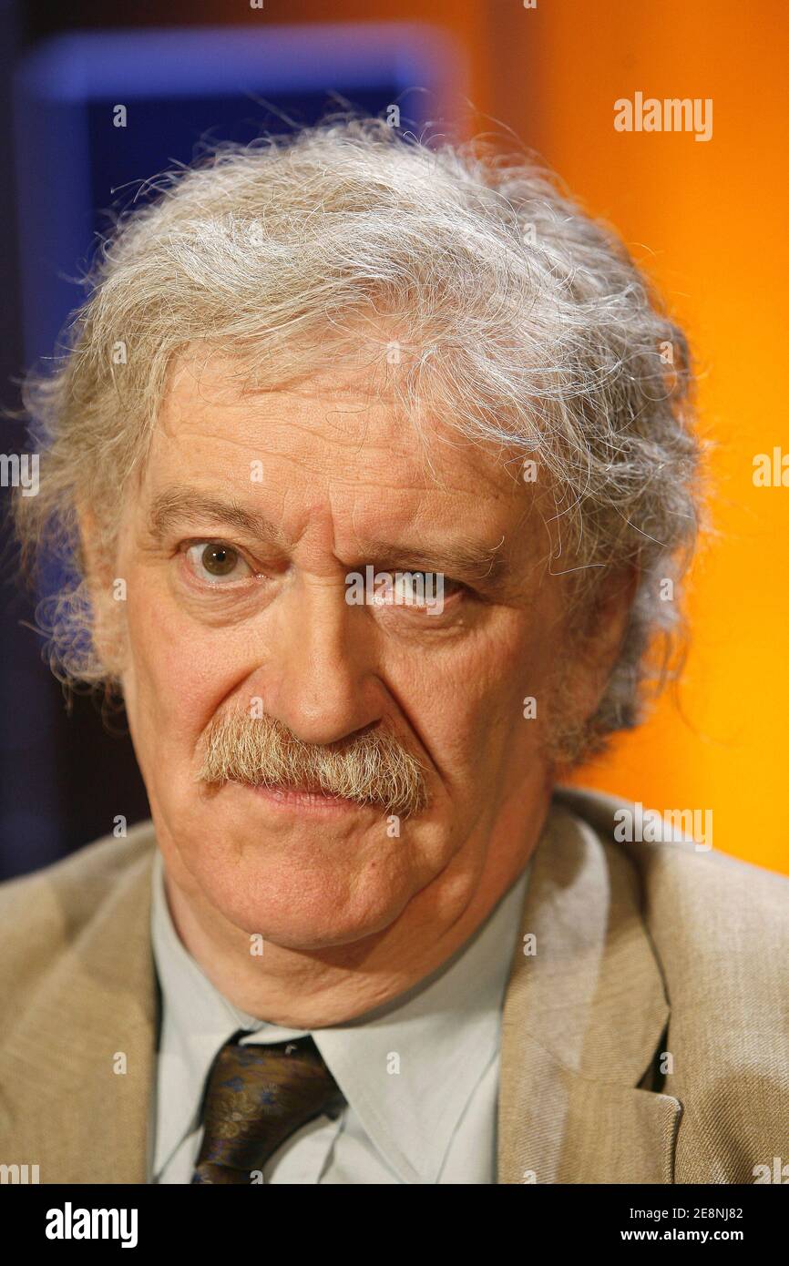 Georges-Olivier Chateaureynaud promuove il suo libro 'l'autre Rive' durante la registrazione del canale TV TF1 Show 'Vol de nuit' a Parigi, Francia, il 30 agosto 2007. Foto di Thierry Orban/ABACAPRESS.COM Foto Stock