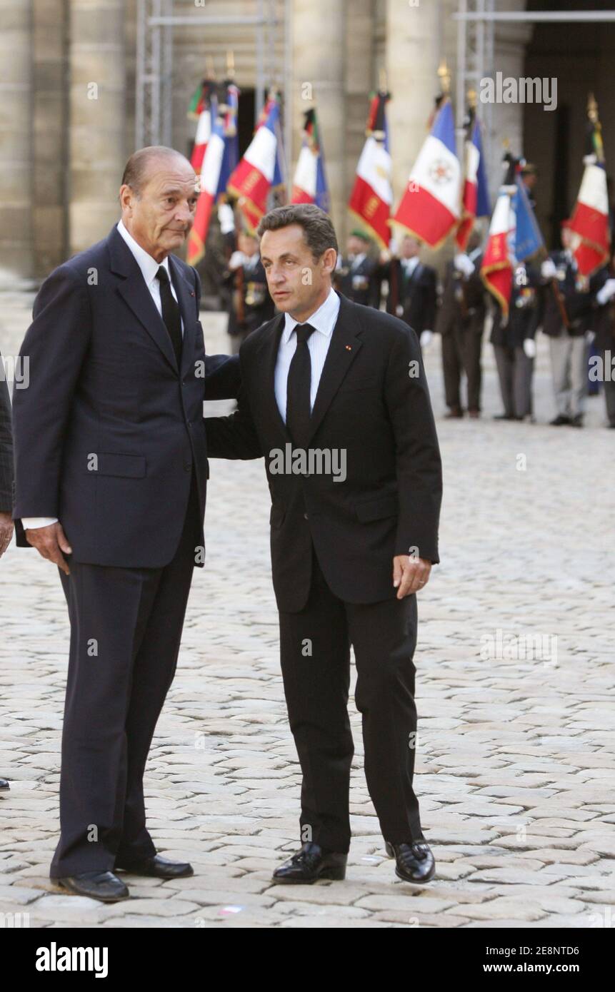 L'ex presidente Jacques Chirac e il presidente Nicolas Sarkozy partecipano alla messa funeraria dell'ex primo ministro Pierre Messmer, che si è svolta nella chiesa di Invalides a Parigi, in Francia, il 4 settembre 2007. Foto di Thierry Chesnot/ABACAPRESS.COM Foto Stock