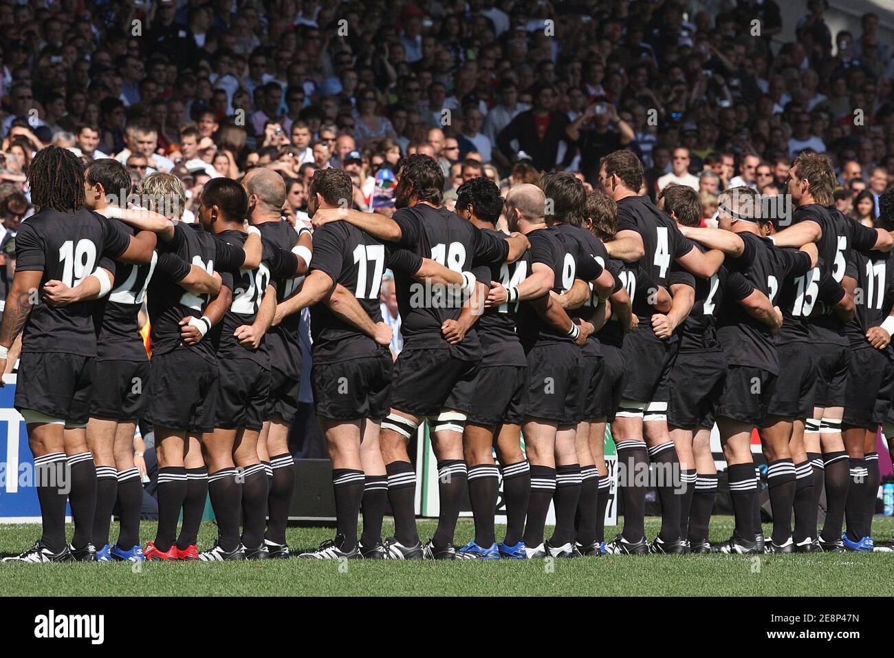 La squadra neozelandese durante la Coppa del mondo IRB Rugby 2007, Pool C, Nuova Zelanda vs Portogallo allo Stade Gerland di Lione, Francia, il 15 settembre 2007. Foto di Mehdi Taamallah/Cameleon/ABACAPRESS.COM Foto Stock