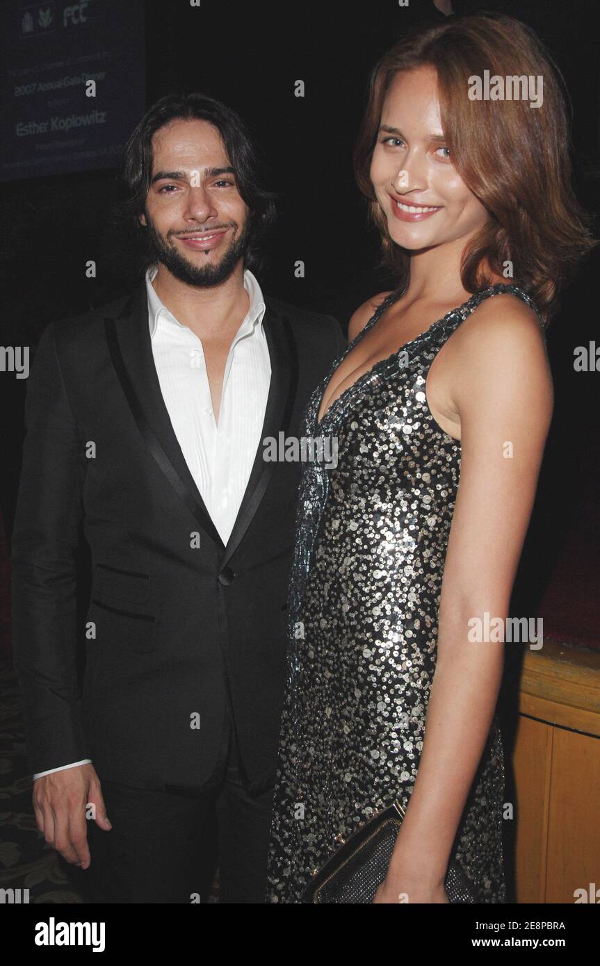 Balletto spagnolo e ballerino di flamenco Joaquin Cortes e date, insieme a più di 600 ospiti, tra cui dirigenti d'affari, culturali e sociali provenienti da Spagna, Stati Uniti e America Latina, partecipano alla cena di gala annuale ospitata dalla Camera di Commercio Spagnola all'Hotel Walldorf Astoria a New York City, NY, USA il 27 settembre 2007. Quest'anno si sono riuniti per celebrare la selezione della Sig.ra Esther Alcocer Kopulitz, proprietaria del Grupo Fomento de Construcciones y Contratas (FCC), quale vincitrice del Premio Business leader dell'anno. Foto di Gregorio Binuya/ABACAPRESS.COM Foto Stock