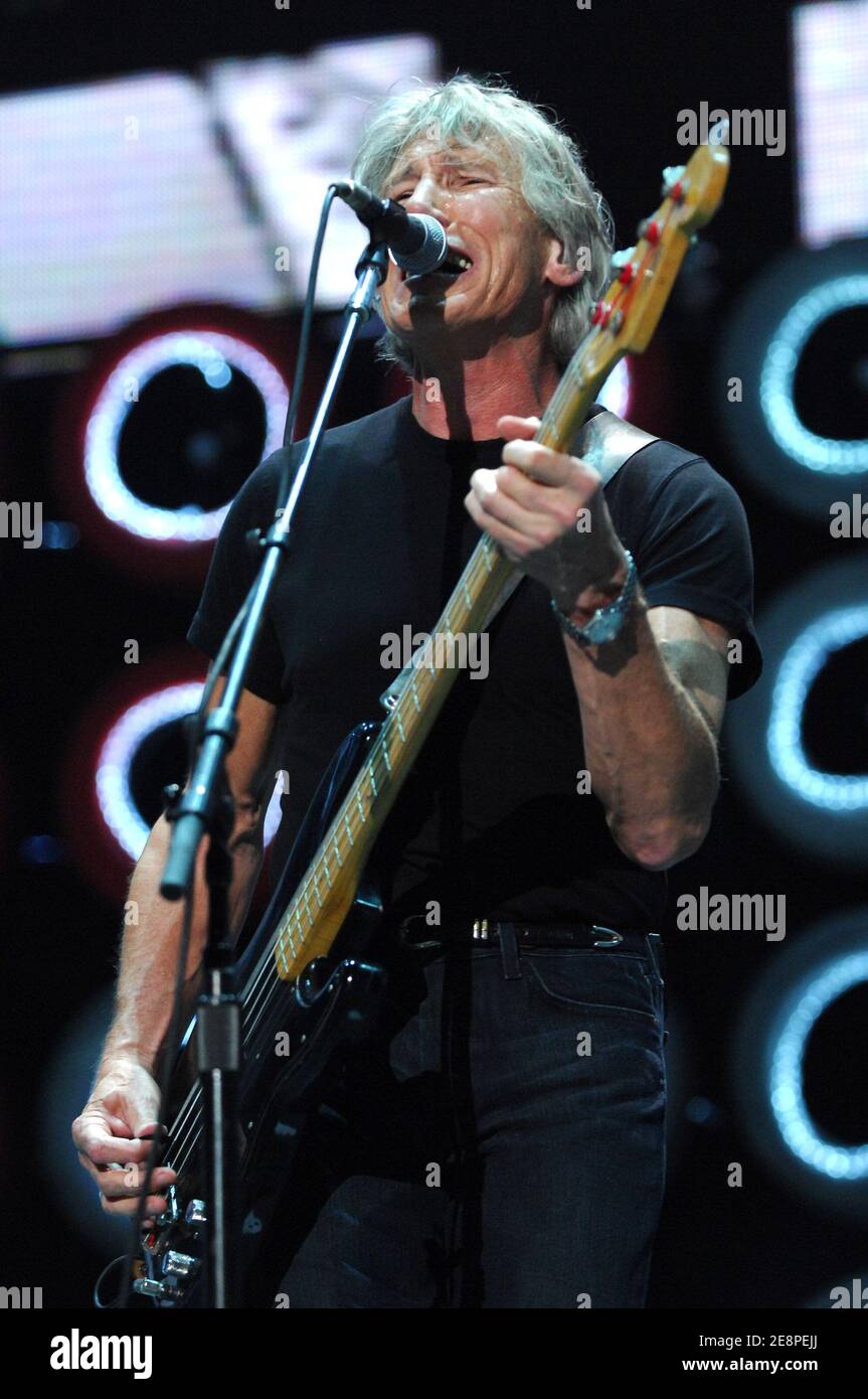 Il musicista Roger Waters si esibisce sul palco durante il concerto Live Earth - New York presso il Giants Stadium sabato 7 luglio 2007 a East Rutherford, New Jersey, USA. Foto di Gregorio Binuya/ABACAUSA.COM (nella foto: Roger Waters) Foto Stock