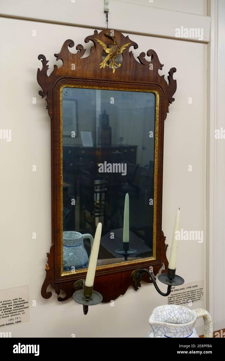 Speculare, Chippendale Style, 1755-1790, impiallacciatura di mogano - Dedham Historical Society - Dedham Massachusetts - Foto Stock