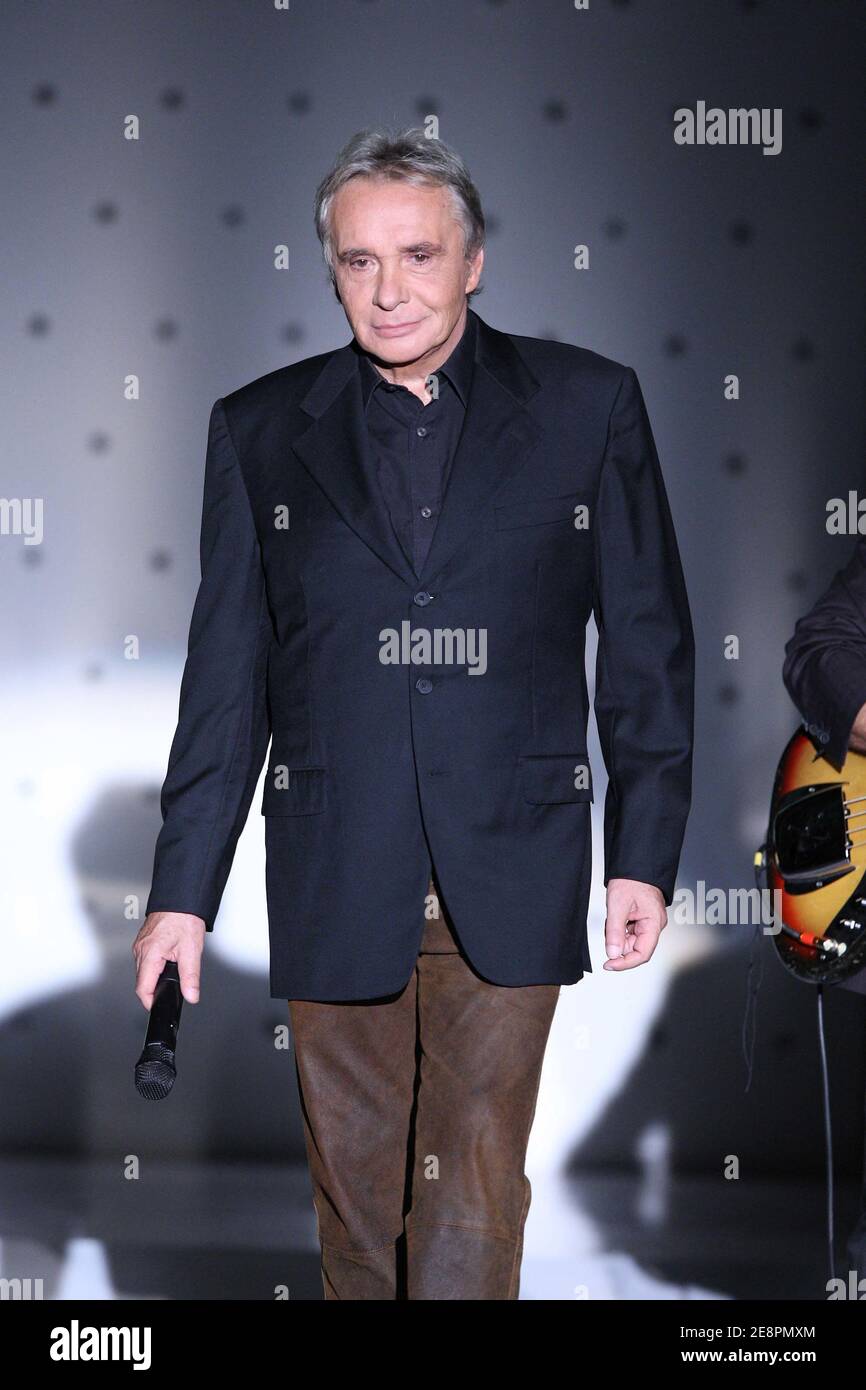 Michel Sardou alla registrazione di Vivement Dimanche il 12 settembre 2007 a Parigi, Francia. Foto di Max Colin/ABACAPRESS.COM Foto Stock