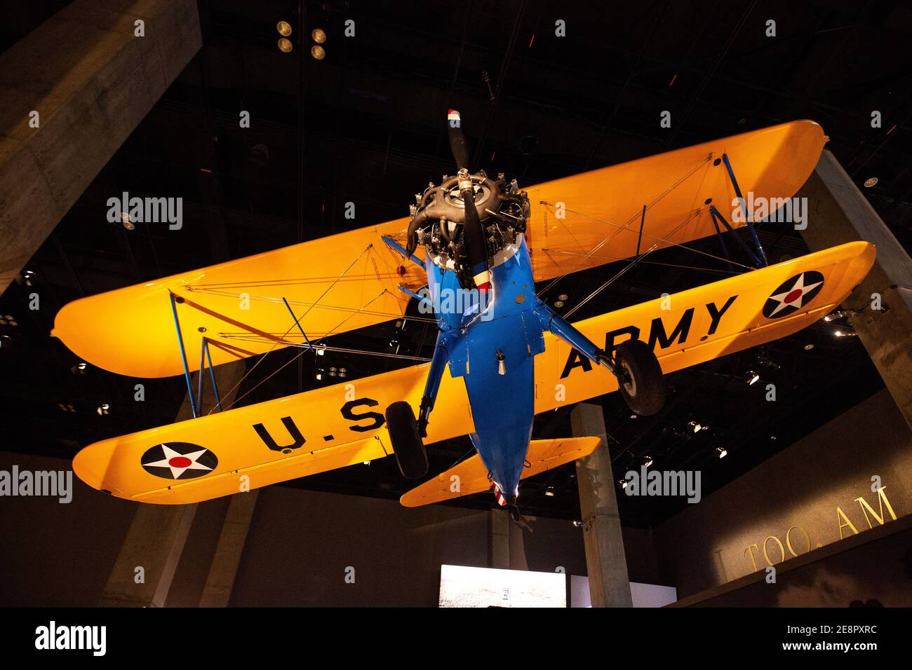The Spirit of Tuskegee, un biplano volato dai Tuskegee Airmen, appeso al National Museum of African American History & Culture di Washington DC. Foto Stock