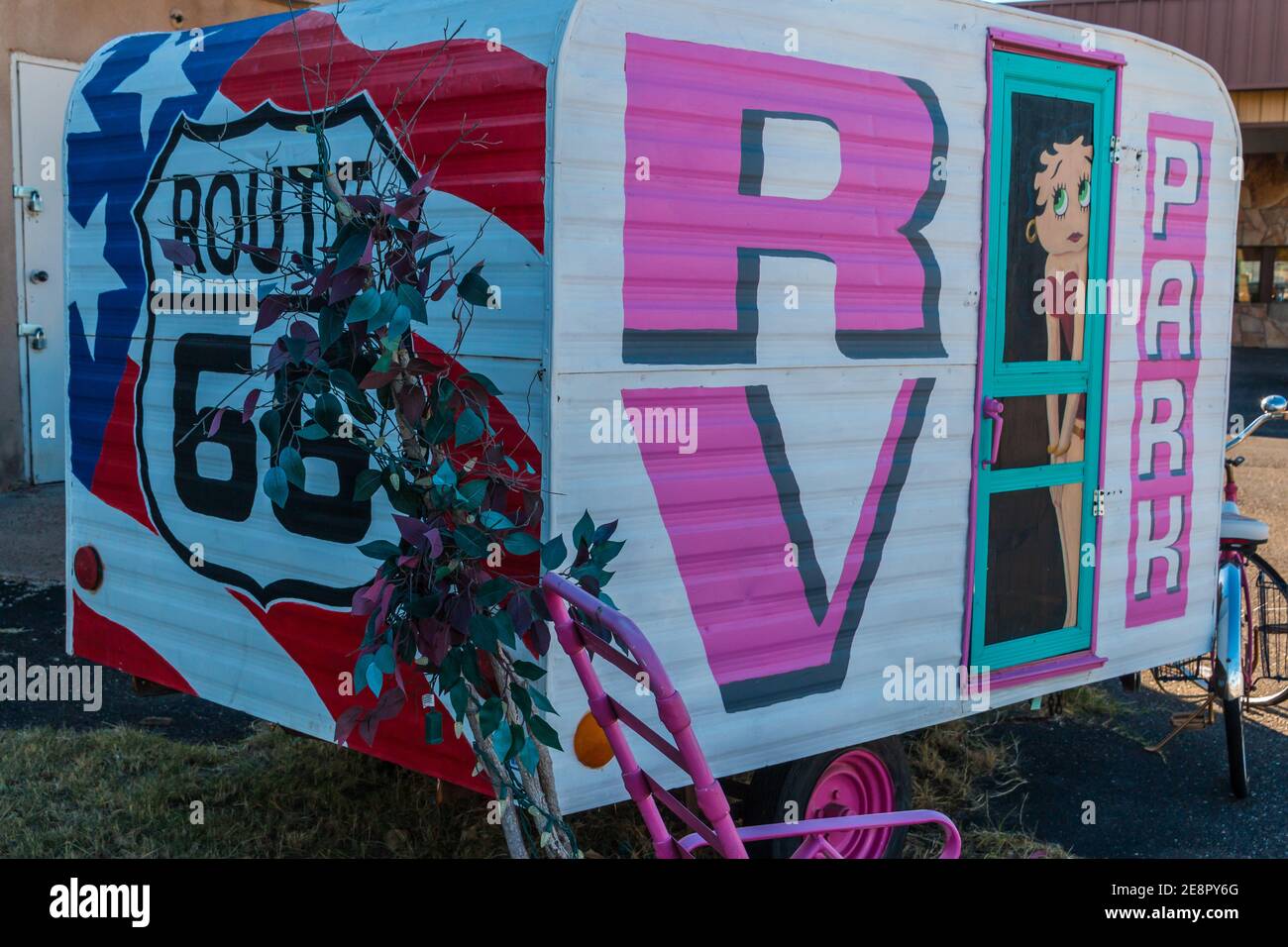 Retro RV Park Sign sulla storica Route 66, Tucumcari, New Mexico, Stati Uniti Foto Stock