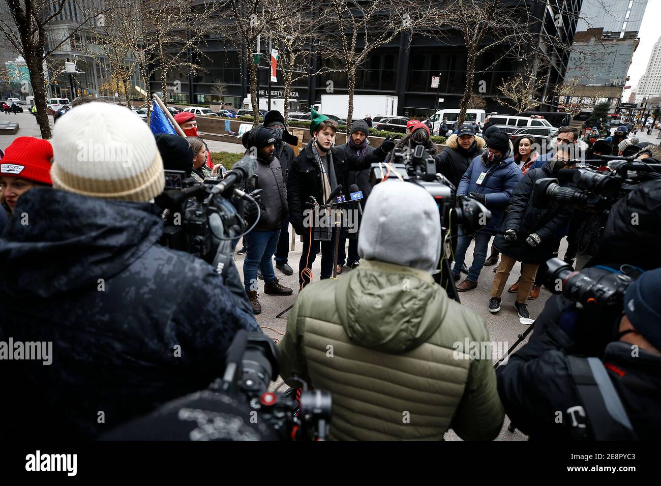 New York City, Stati Uniti. 31 gennaio 2021. La cera di Gavin dei giovani repubblicani parla durante IL rally DI Wall Street RIOCCUPATO. Dimostrazione il 31 gennaio 2021 a New York City. Il rally ha coalesced intorno ai recenti eventi di borsa che hanno inviato Reddit e Robinhood ad arrestare il commercio su un certo numero di stock volatili. Una corsa ai piccoli investitori per alcune azioni in calo ha spinto il prezzo al di sopra causando le istituzioni finanziarie tradizionali con stock options a subire perdite importanti. (Foto di John Lamparski/Sipa USA) Credit: Sipa USA/Alamy Live News Foto Stock