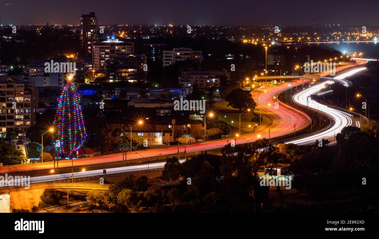 Superstrada di Kwinana da King's Park di notte Foto Stock