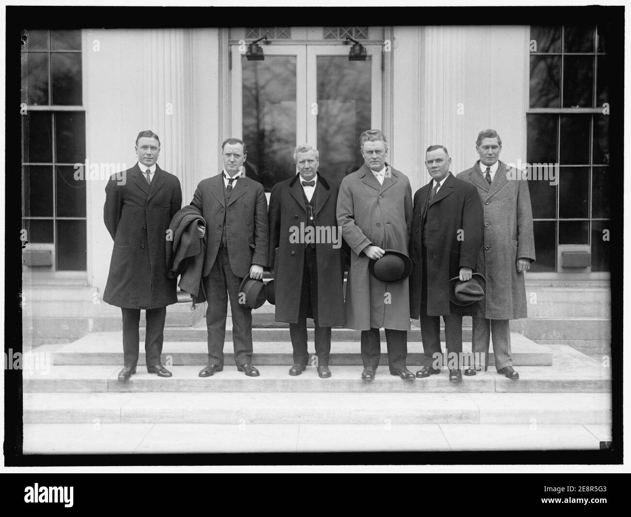 I FUNZIONARI DEI LAVORATORI DELLE MINIERE ALLA CASA BIANCA CON IL SEGRETARIO DEL LAVORO - F.J. HAYES; JAMES LORD; SECRETARY WILSON; J.P WHITE; WILLIAM GREENE; J.R. LAWSON Foto Stock