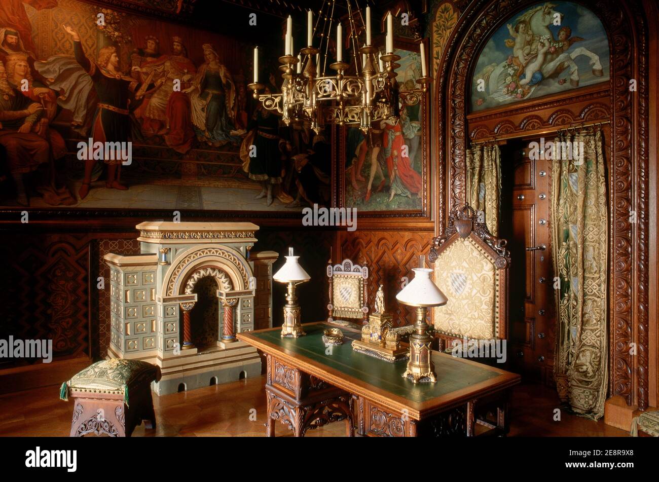 Una vista sullo studio di Re Ludwig all'interno del fiabesco castello di Neuschwanstein, vicino a Schwangau, Germania meridionale, Foto Stock