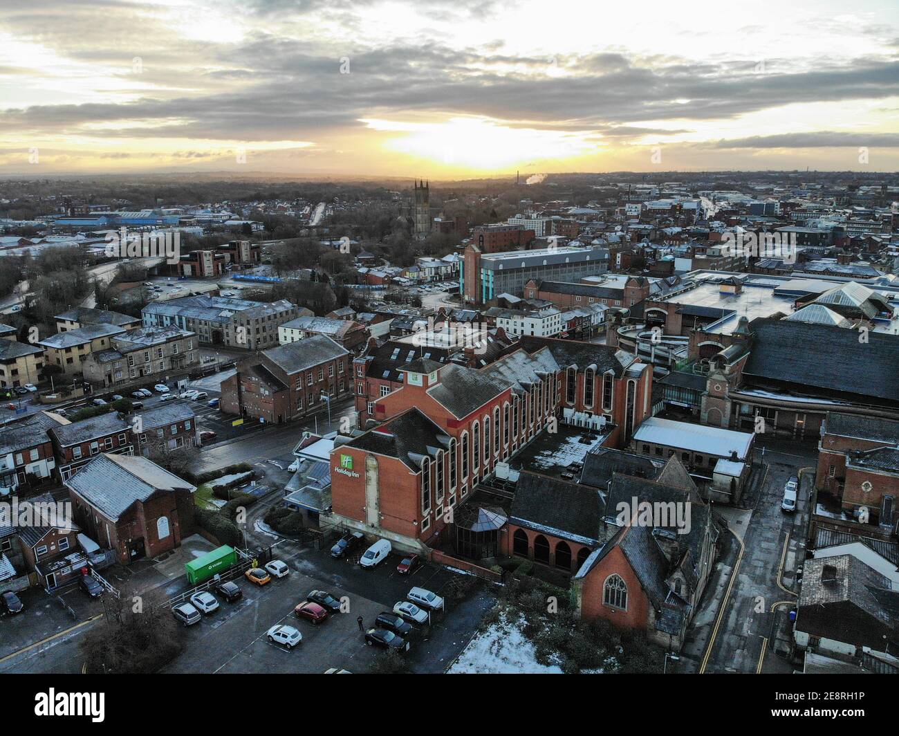 Bolton, Regno Unito. 14 Settembre 2017. (Nota dell'editore: Immagine presa da un drone) Alba sulla città di Bolton, Greater Manchester. Credit: SOPA Images Limited/Alamy Live News Foto Stock