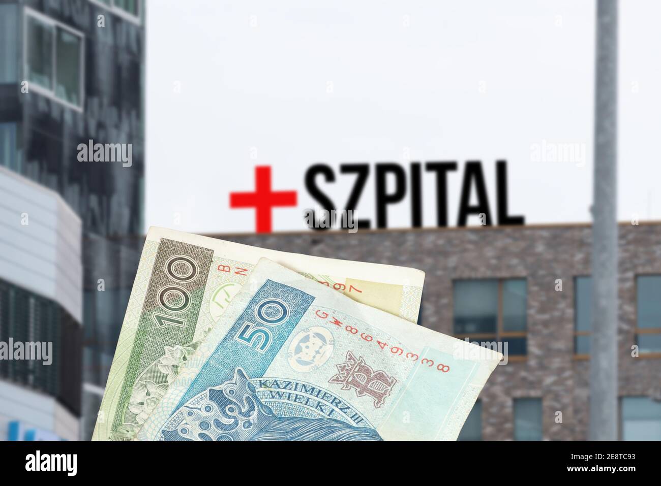 Un ospedale in Polonia e denaro polacco zloty PLN Foto Stock