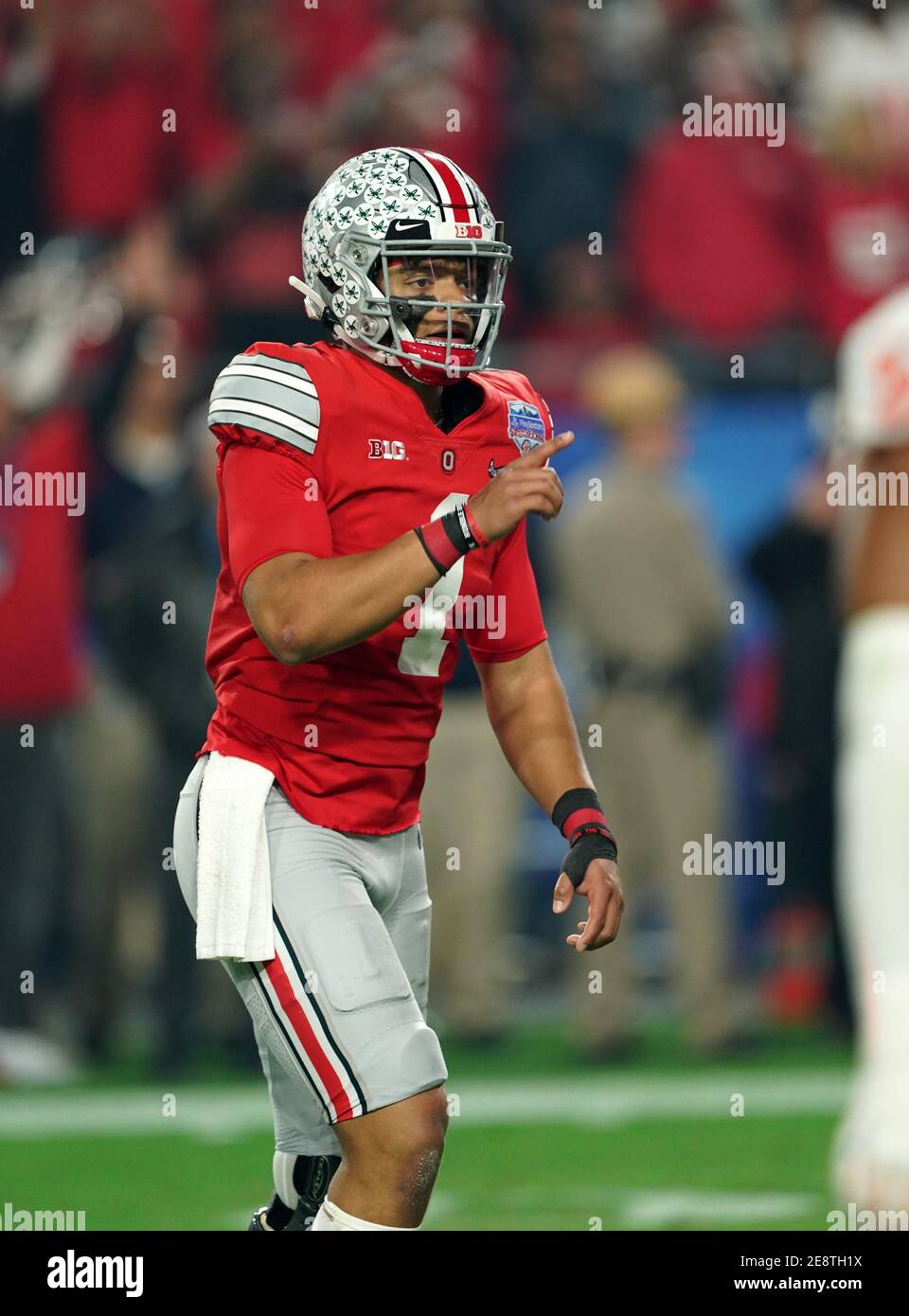 (FILE PHOTOS).l'ex quarterback dei Buckeyes dello Stato dell'Ohio (1) Justin Fields è proiettato per andare nel 1° round del Draft NFL, qui è ritratto il 28 dicembre 2019 contro i Tigers di Clemson, il Draft NFL si terrà a Cleveland, Ohio il 29 aprile 2021.(credito obbligatorio: Jose/SonyPro/Cal Sport Media) (fotografo completo assoluto e crediti richiesti) Foto Stock