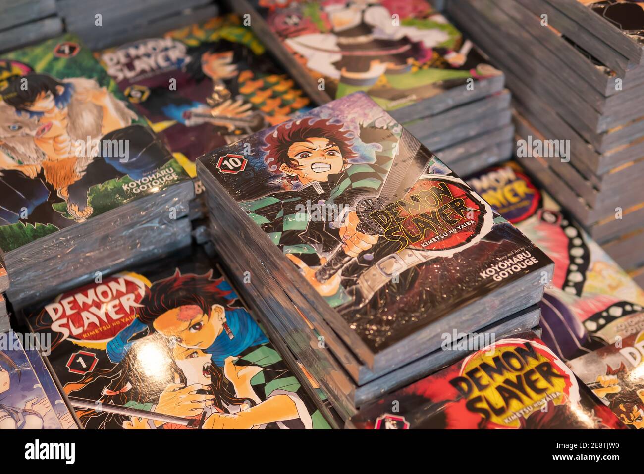 Bangkok, Thailandia - 14 settembre 2020 : Kimetsu no Yaiba o Demon Slayer, serie manga giapponese, libri sono stati esposti in una libreria. Foto Stock