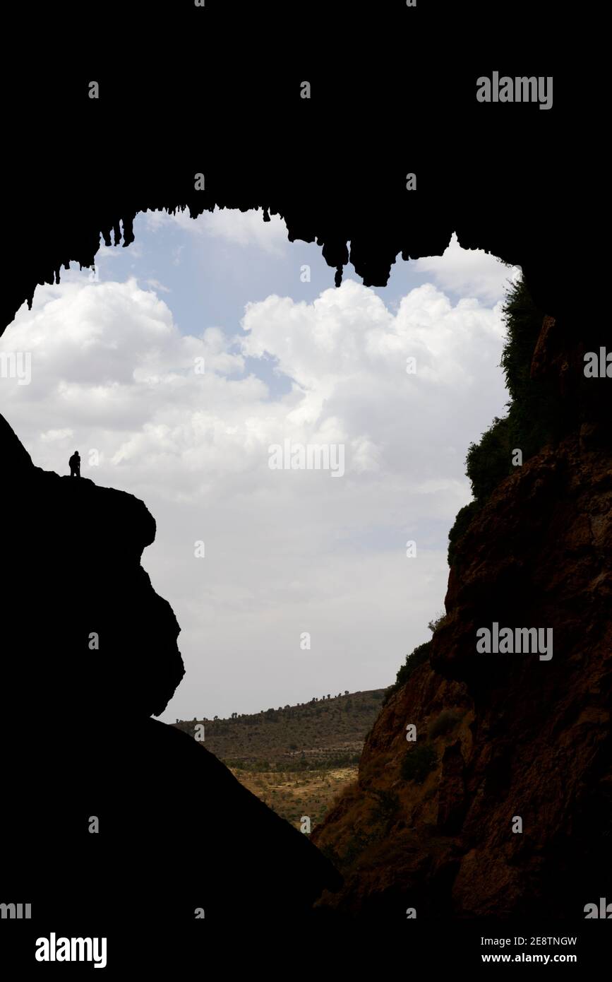 Pont naturel vicino a Demnate, Marocco. Questo scorcio mostra una grossolana somiglianza con la forma del continente africano Foto Stock