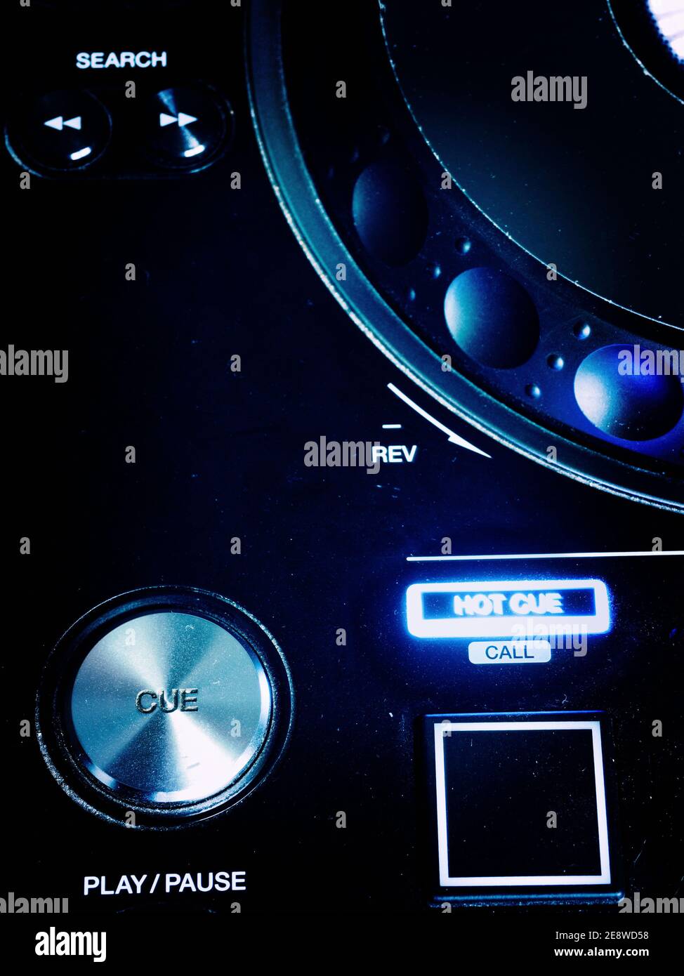Primo piano immagine di studio di una scrivania di mixaggio DJ. Foto Stock