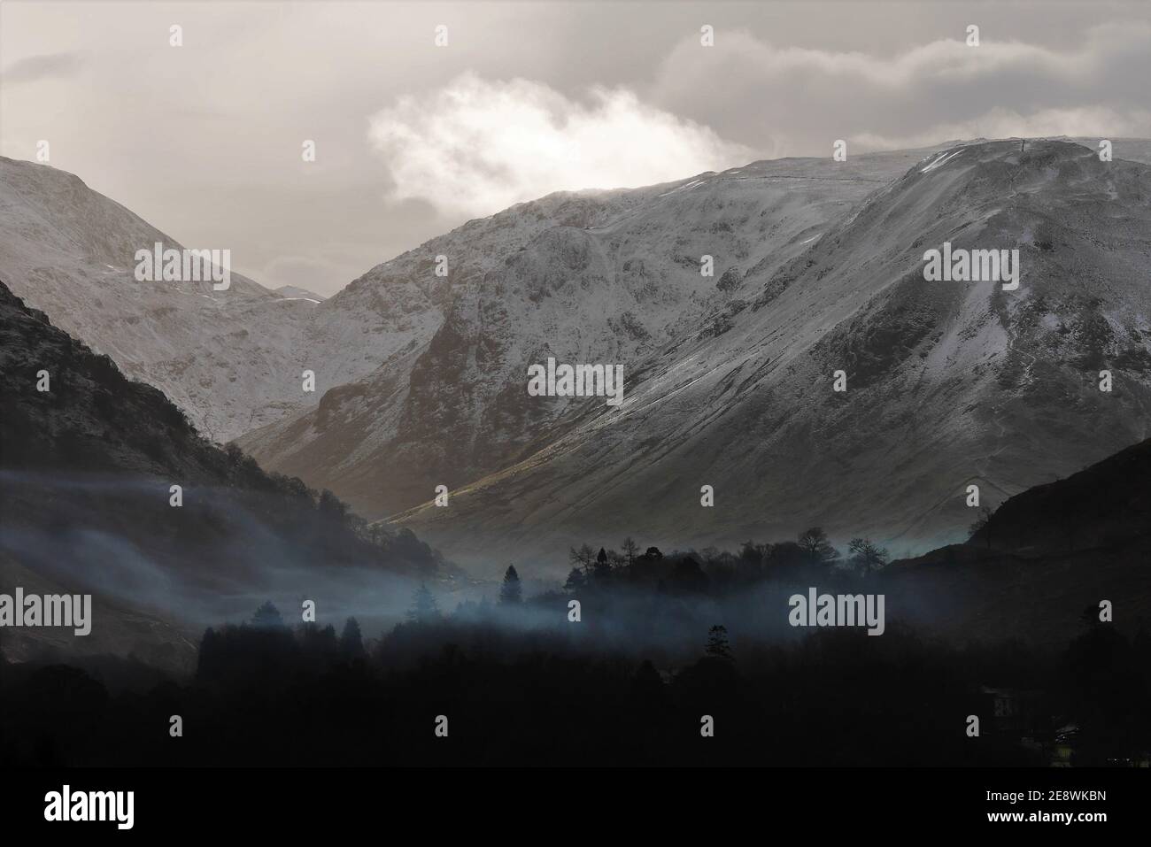 Mist in Patterdale Valley, Ullswater, Lake District National Park, Cumbria, Inghilterra, Regno Unito Foto Stock