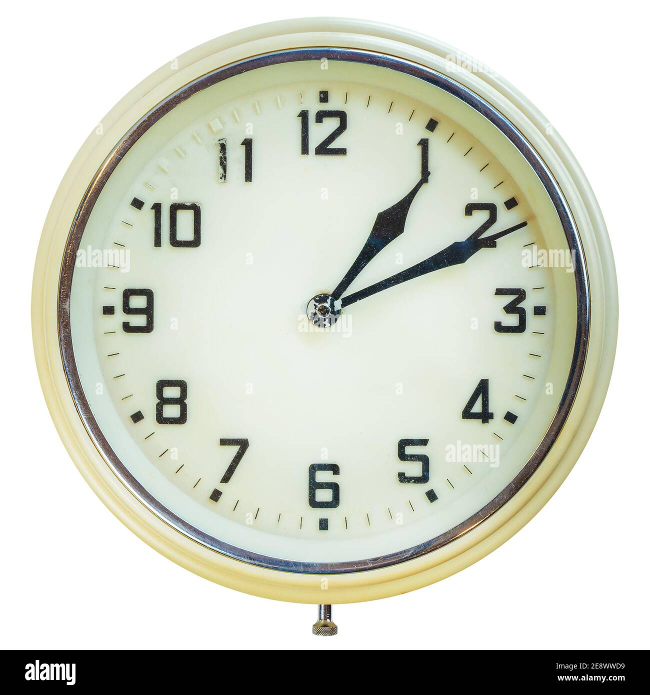 Orologio elettrico in plastica d'epoca della metà del XX secolo isolato su bianco Foto Stock