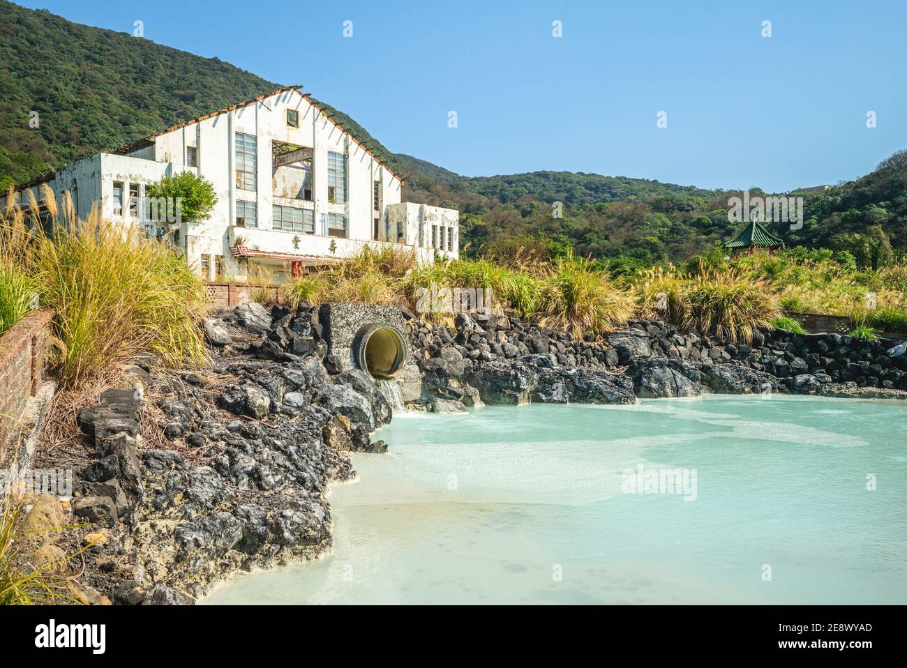 sala chiehshou e laghetto termale a taipei, taiwan. traduzione: sala chiehshou Foto Stock