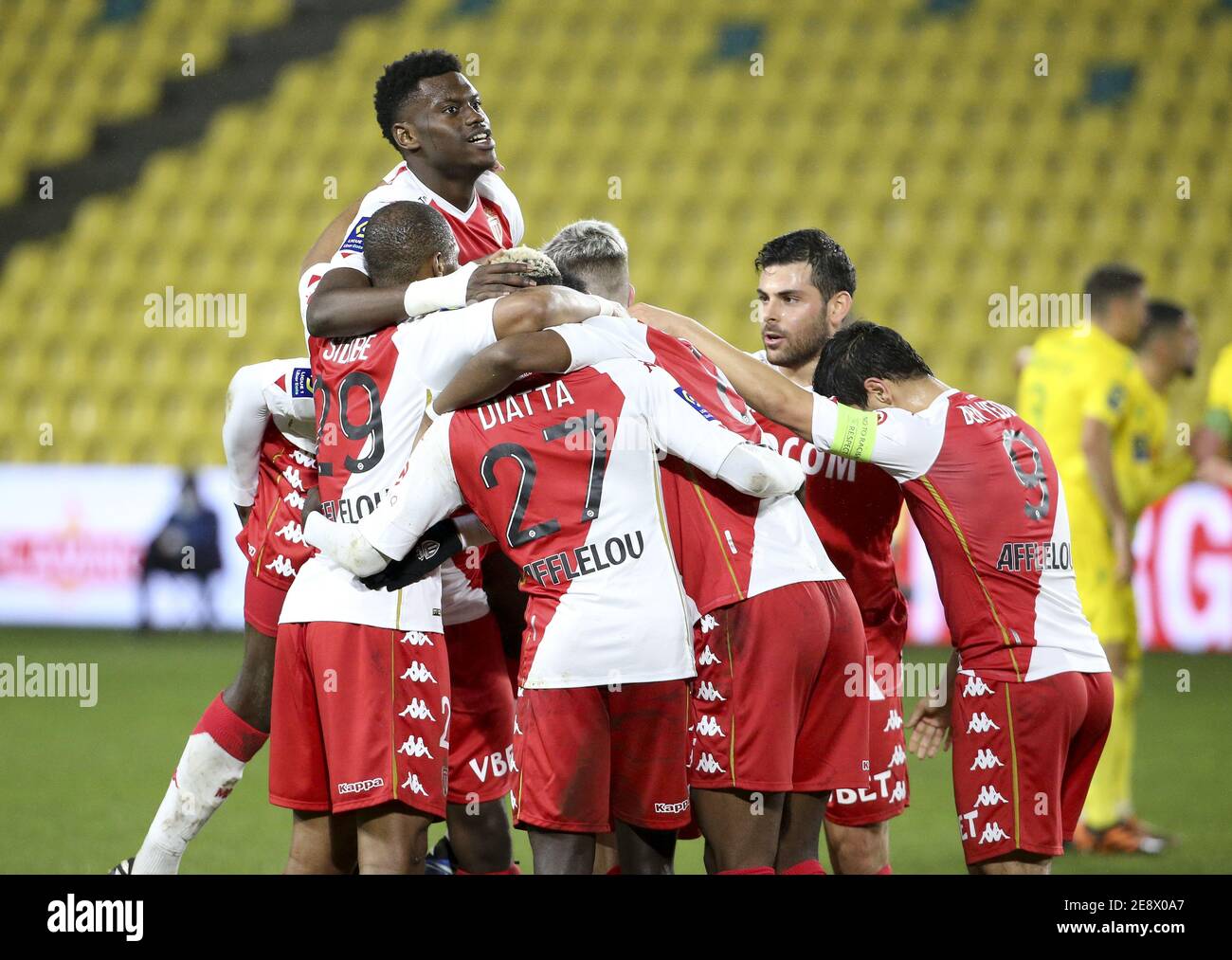 Kevin Volland di Monaco celebra il suo obiettivo con Benoit Badiashile E  compagni di squadra durante il campionato francese Ligue 1 calcio / LM Foto  stock - Alamy