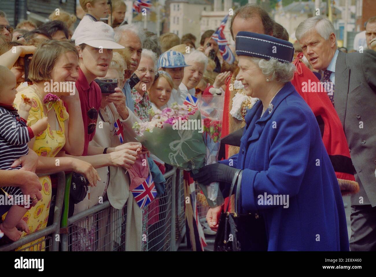 Visita della Regina Elisabetta II alla città vecchia di Hastings, East Sussex, Inghilterra, Regno Unito. 6 giugno 1997 Foto Stock