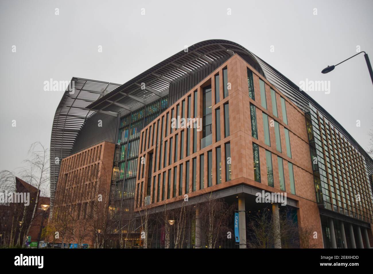 Londra, Regno Unito. 01 Feb 2021. Vista generale del Francis Crick Institute di Londra. L'istituto di ricerca biomedica di St Pancras è uno dei luoghi più recenti per aprire un centro di vaccinazione COVID-19, mentre il Regno Unito continua a combattere la pandemia. Credit: SOPA Images Limited/Alamy Live News Foto Stock