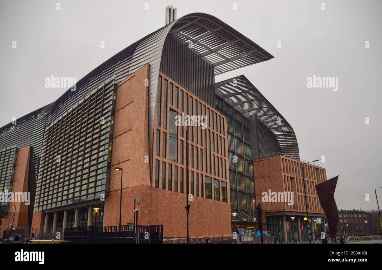 Londra, Regno Unito. 01 Feb 2021. Vista generale del Francis Crick Institute di Londra. L'istituto di ricerca biomedica di St Pancras è uno dei luoghi più recenti per aprire un centro di vaccinazione COVID-19, mentre il Regno Unito continua a combattere la pandemia. Credit: SOPA Images Limited/Alamy Live News Foto Stock