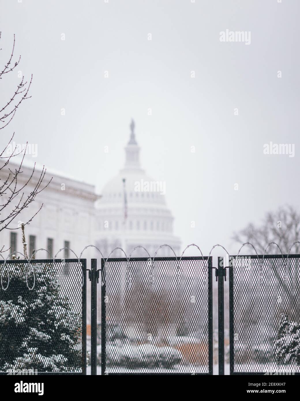 Neve al Campidoglio degli Stati Uniti a Washington DC sotto blocco. Foto Stock