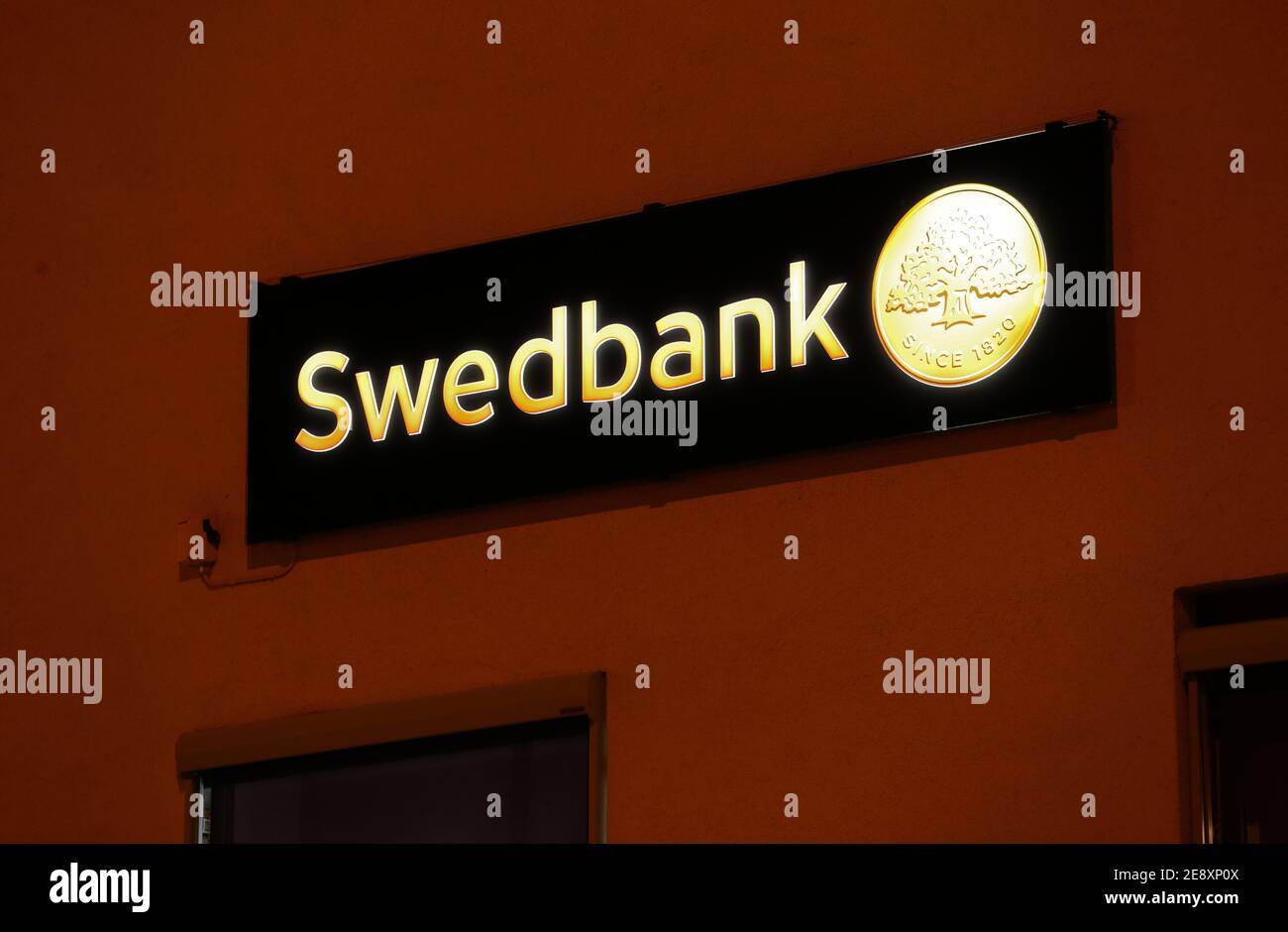 MOTALA, SVEZIA - 28 MARZO 2019: Ufficio bancario della Swedbank. Foto Stock