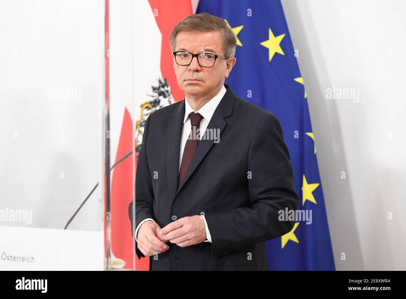 Vienna, Austria. 1st Feb, 2021. Incontro del governo federale con esperti e governatori statali sull'ulteriore procedura nell'attuale situazione di insoddisfazione. Il risultato sarà annunciato dal governo federale austriaco in occasione di una successiva conferenza stampa. La foto mostra il Ministro della Salute Rudolf Anschober (i Verdi). Credit: Franz PERC / Alamy Live News Foto Stock