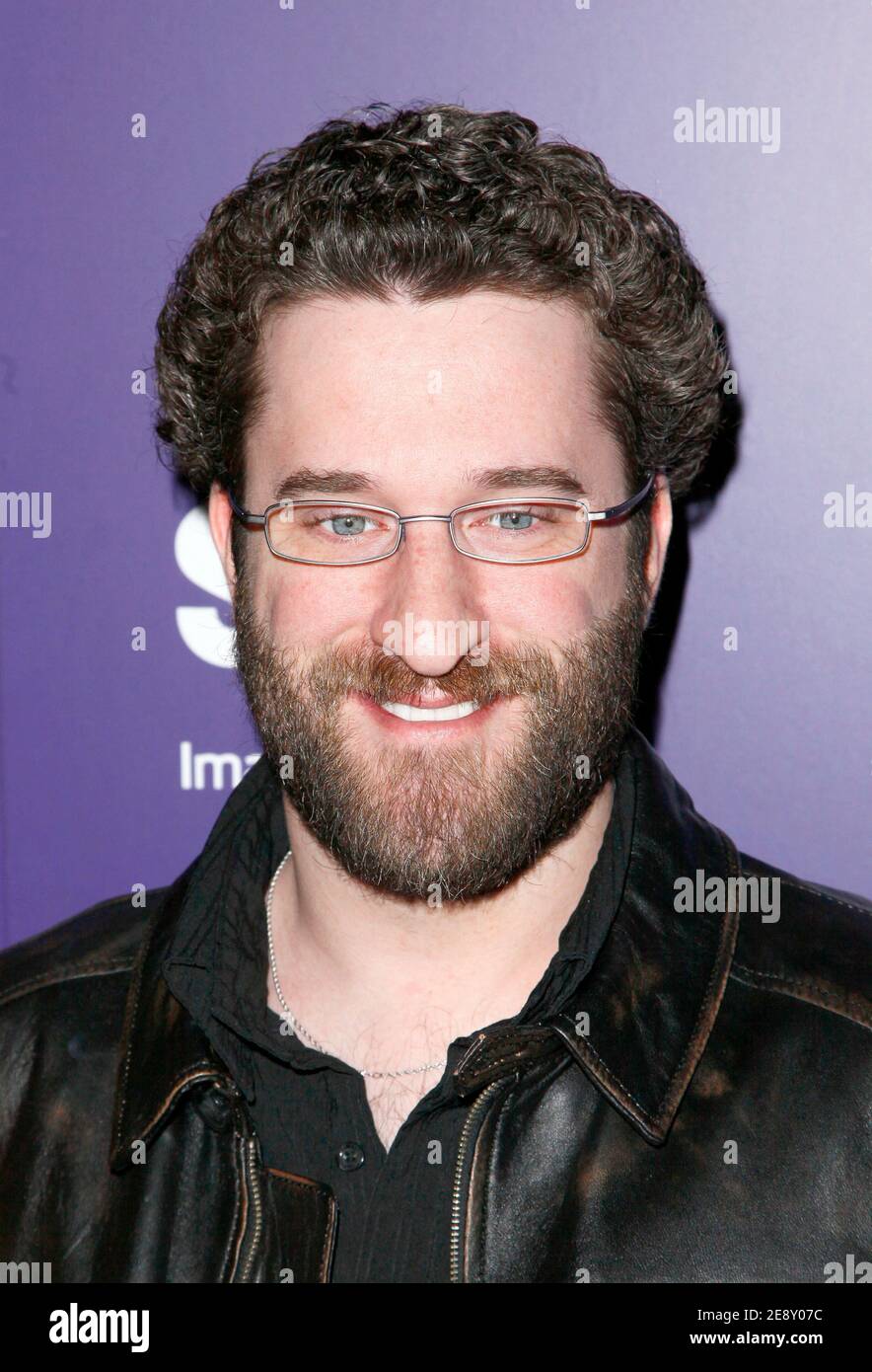 **FILE FOTO** il Dustin Diamond è passato a 44 da fase 4 cancro al polmone. Dustin Diamond è stato raffigurato in anteprima mondiale di ' Mega Python Vs. Gatoroid ' al Teatro Ziegfeld di New York City, 24 gennaio 2011 © Martin Roe/MediaPunch Inc Foto Stock