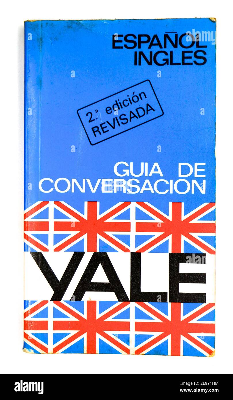 Foto di una piccola conversazione in spagnolo inglese usato guida libro pubblicato da Yale Blue con Union jack bandiere Foto Stock