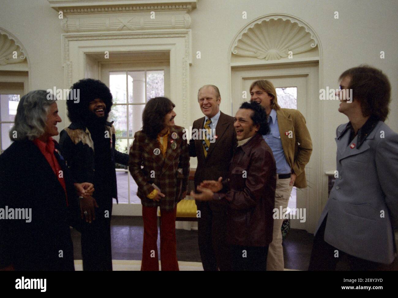 Fotografia del presidente Gerald R. Ford e di suo figlio Jack Ford incontro con l'ex Beatle George Harrison. Foto Stock