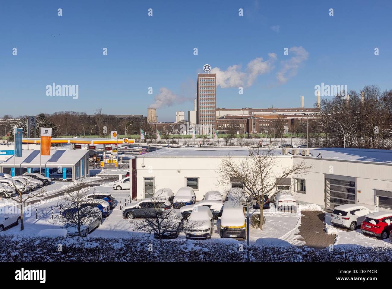 Il vecchio quartier generale della Volkswagen è un importante punto di riferimento a Wolfsburg. La nuova sede centrale è molto più descrete Foto Stock