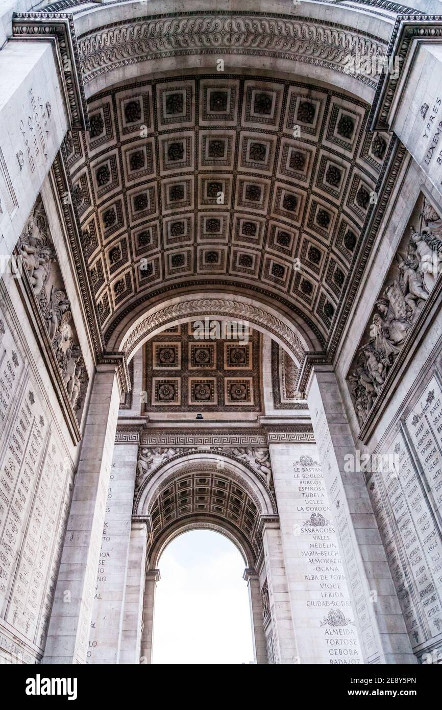 L'Arc de Triomphe de l'Étoile, precedentemente chiamato Place de l'Étoile, il Étoile o 'star' Foto Stock