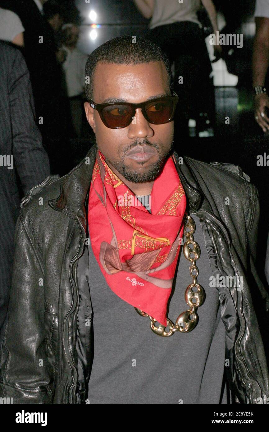 Kanye West partecipa a una festa per promuovere la nuova edizione francese di Playboy che si è tenuta presso il club 'VIP ROOM' di Parigi, Francia, il 3 ottobre 2007. Foto di Benoit Pinguet/ABACAPRESS.COM. Foto Stock