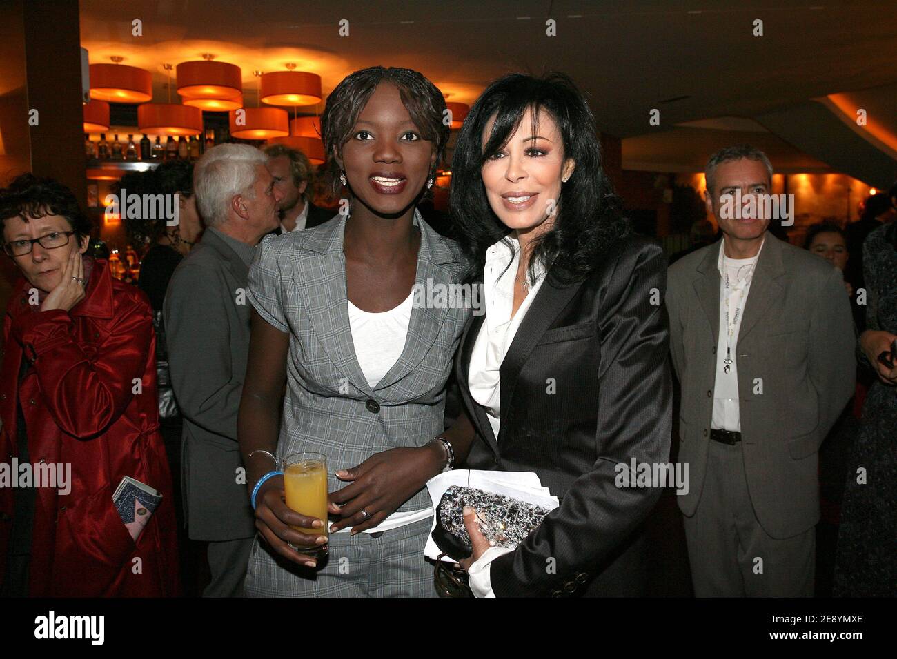 Rama Yade e Yamina Benguigui durante la cerimonia internazionale Rendez Vous Cinema Verite 2007, a Parigi, Francia, il 12 ottobre 2007. Foto piscina entro il ABACAPRESS.COM Foto Stock