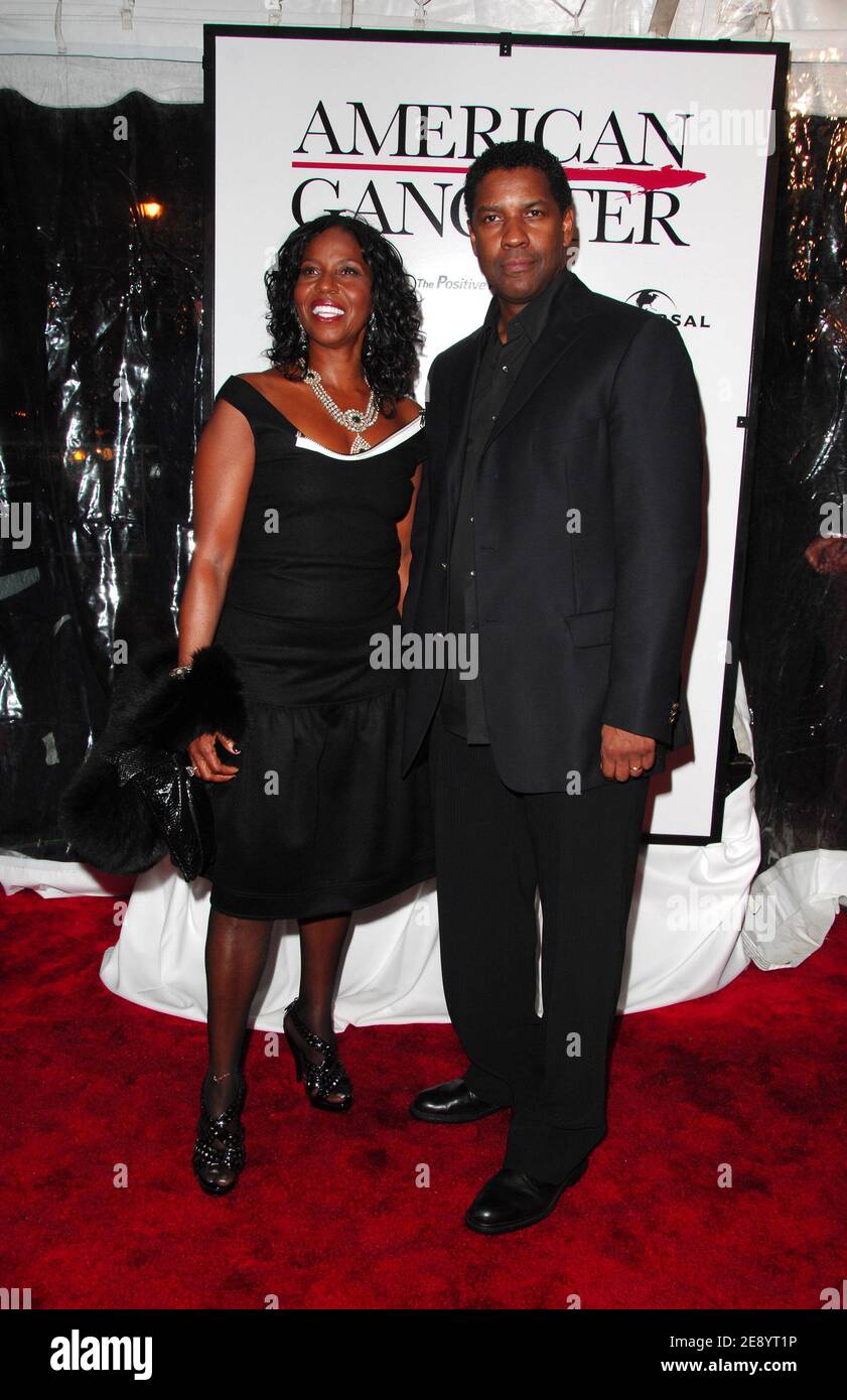 L'attore Denzel Washington e la moglie Pauletta Pearson partecipano alla prima mondiale di 'American Gangster' all'Apollo Theatre di New York City, NY, USA, il 19 ottobre 2007. Foto di Gregorio Binuya/ABACAPRESS.COM Foto Stock