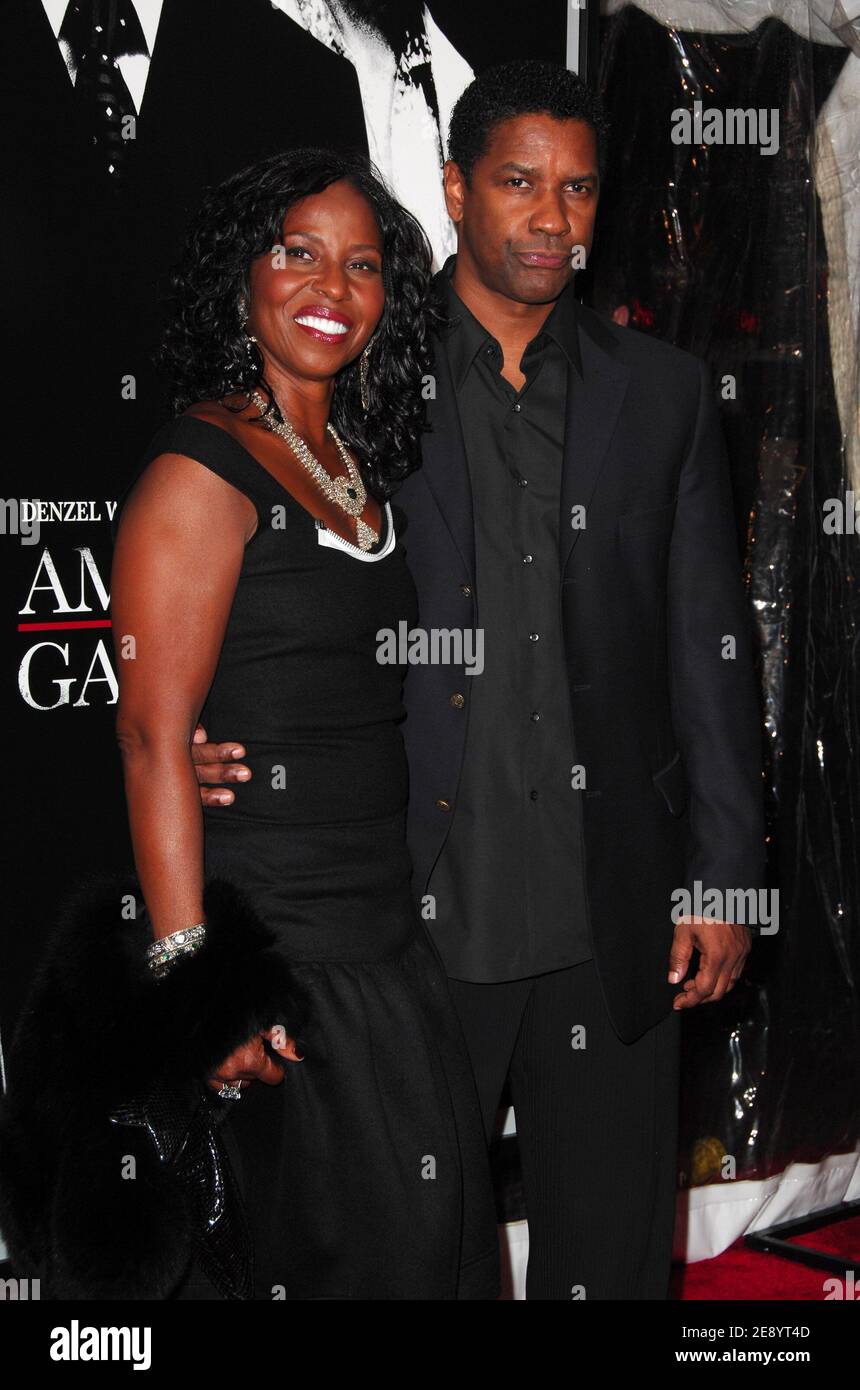 L'attore Denzel Washington e la moglie Pauletta Pearson partecipano alla prima mondiale di 'American Gangster' all'Apollo Theatre di New York City, NY, USA, il 19 ottobre 2007. Foto di Gregorio Binuya/ABACAPRESS.COM Foto Stock