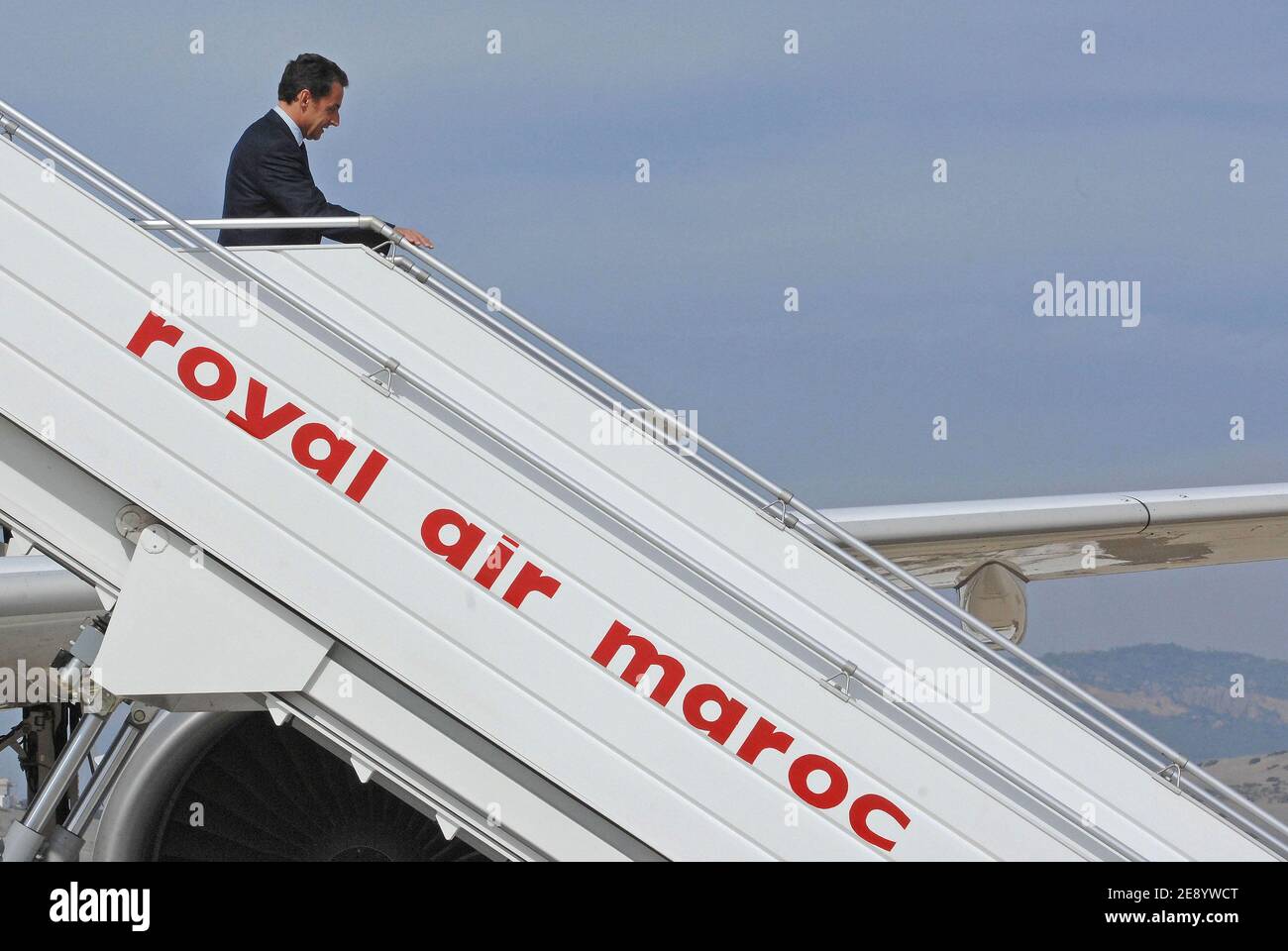 il presidente francese Nicolas Sarkozy arriva all'aeroporto di Tanger, in Marocco, il 23 ottobre 2007, in un secondo giorno di tre giorni di visita di stato al Regno del Marocco. Foto di Christophe Guibbaud/ABACAPRESS.COM Foto Stock